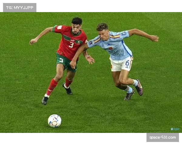 草皮上的泪与笑：老将略伦特赛后久久跪地