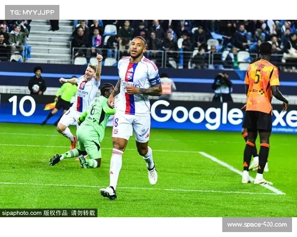 吉鲁以39岁54天年龄成法甲自1947年以来最年长梅开二度球员